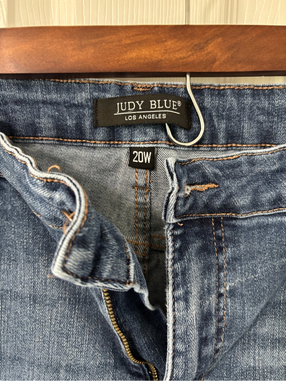 Judy Blue Women’s Wide leg crop Blue Washed Jeans - Picture 2 of 3